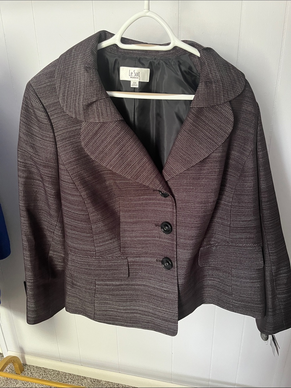 Suit w/skirt